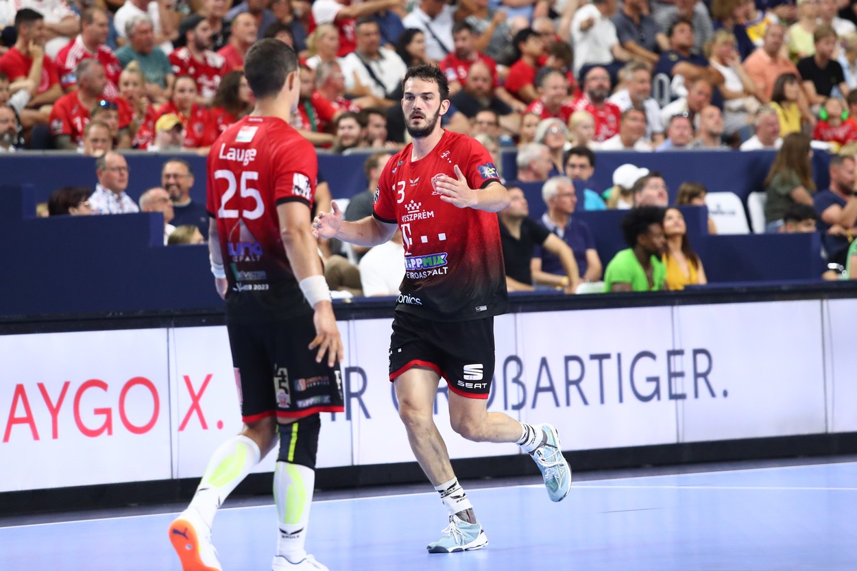 Lovitură cu adevărat colosală pregătită de Dinamo? Un fost jucător al Barcelonei părăsește brusc clubul pentru care a marcat peste 800 de goluri: „Acolo își va continua cariera!” De ce ar veni în România | SPECIAL