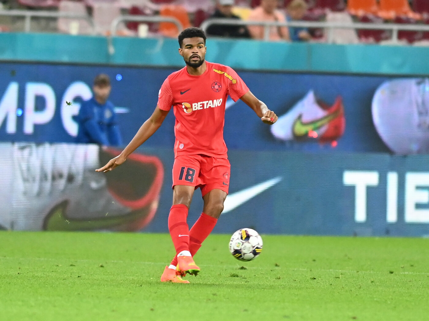 Malcom Edjouma, mesaj războinic înaintea derby-ului CFR Cluj – FCSB. „Vrem să-i batem pe toți!” Ce le-a transmis Meme Stoica înaintea derby-ului din Gruia