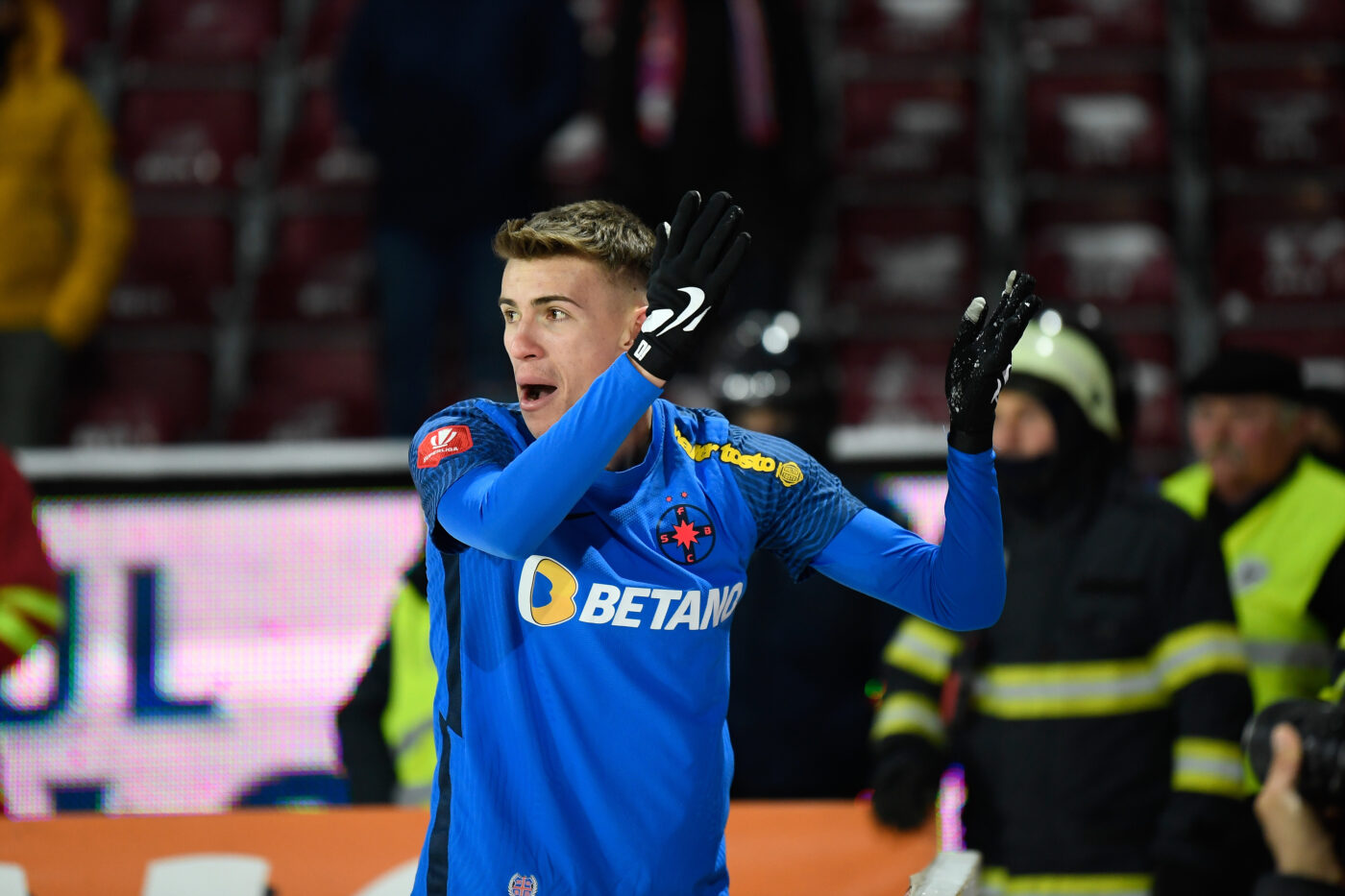 Pierdere importantă pentru FCSB! Tavi Popescu a văzut cartonașul galben după ce a fost schimbat și va fi suspendat cu FC Voluntari