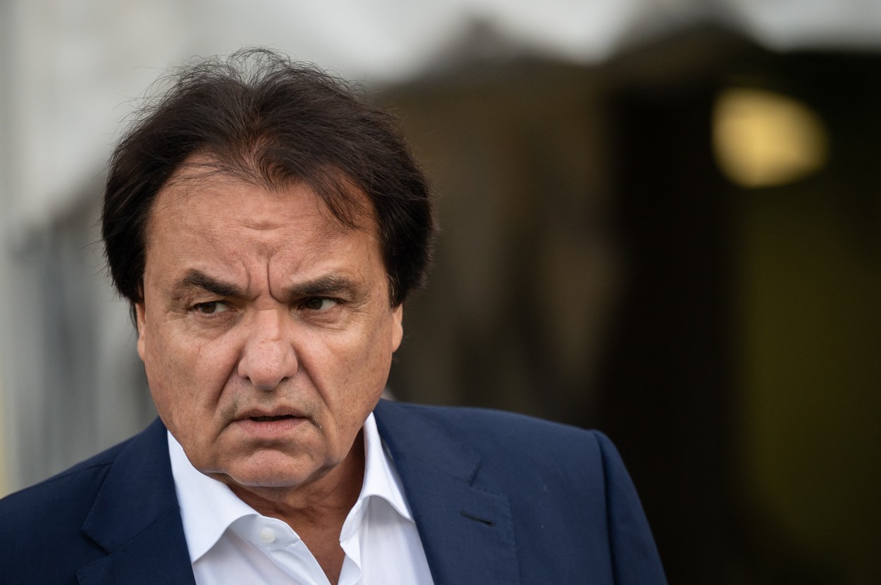 Precedentul care îl poate inspira pe Gigi Becali: patronul unui club de primă ligă din Vest va sta pe banca tehnică, în locul antrenorului