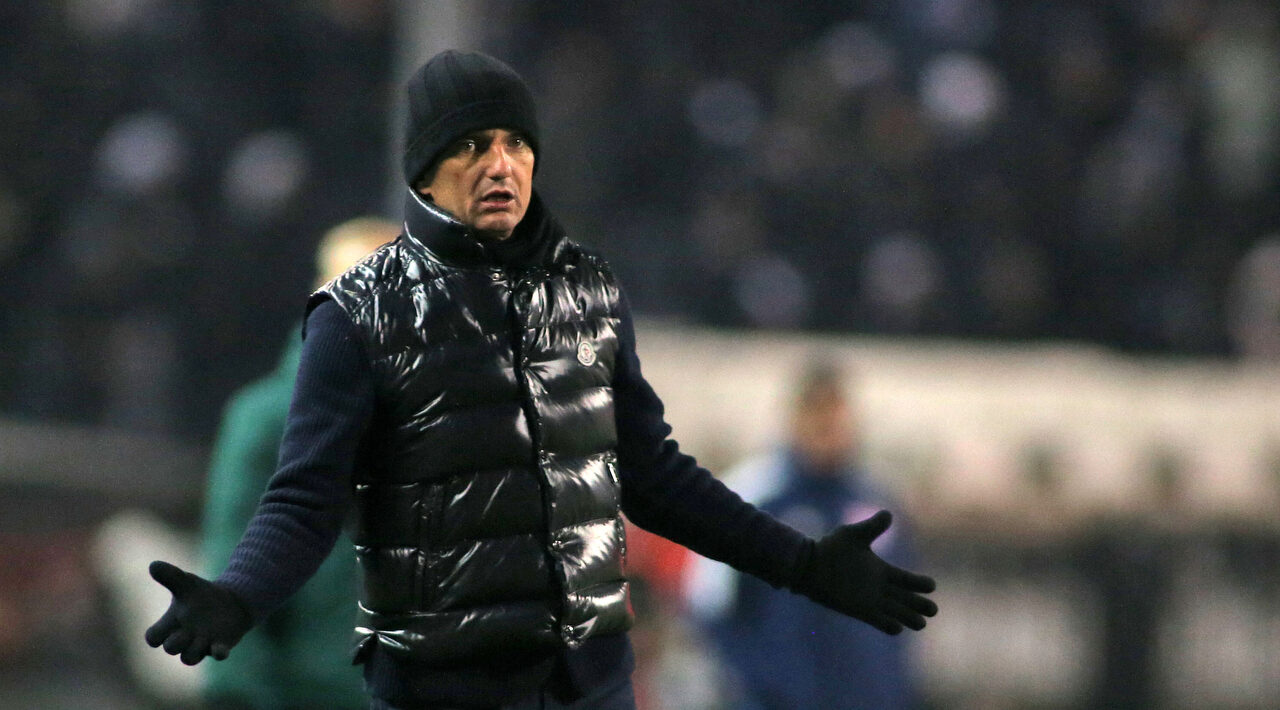 Răzvan Lucescu, în mijlocul unui scandal monstru în Grecia! Antrenorul român a fost luat în colimator de rivalii de la AEK Atena: „Nu știu dacă în România există zicala asta”