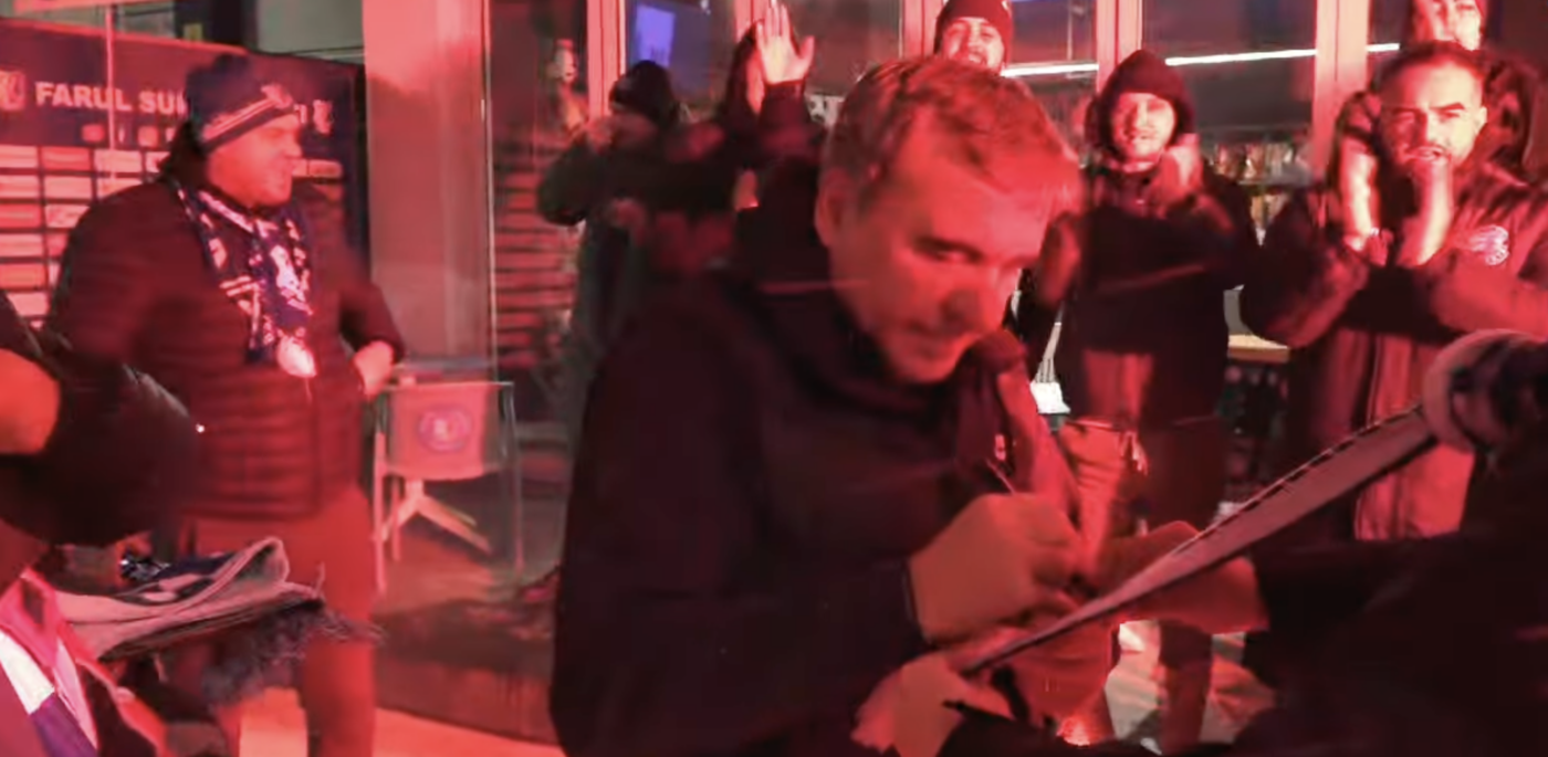 Moment emoționant pentru Gică Hagi: galeria Farului i-a pregătit o surpriză de ziua lui! Cum l-au așteptat fanii pe „Rege | VIDEO