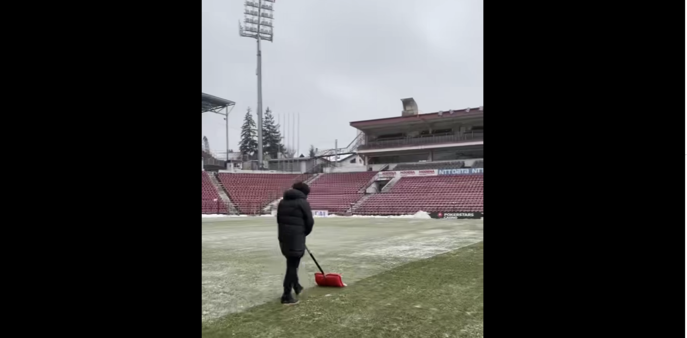 Derby-ul Superligii are șanse mari să se joace pe un gazon impracticabil! La Cluj ninge ca-n povești: „E ca în Frații Grimm! Trebuie să bagi cu lopata, n-ai ce să faci”