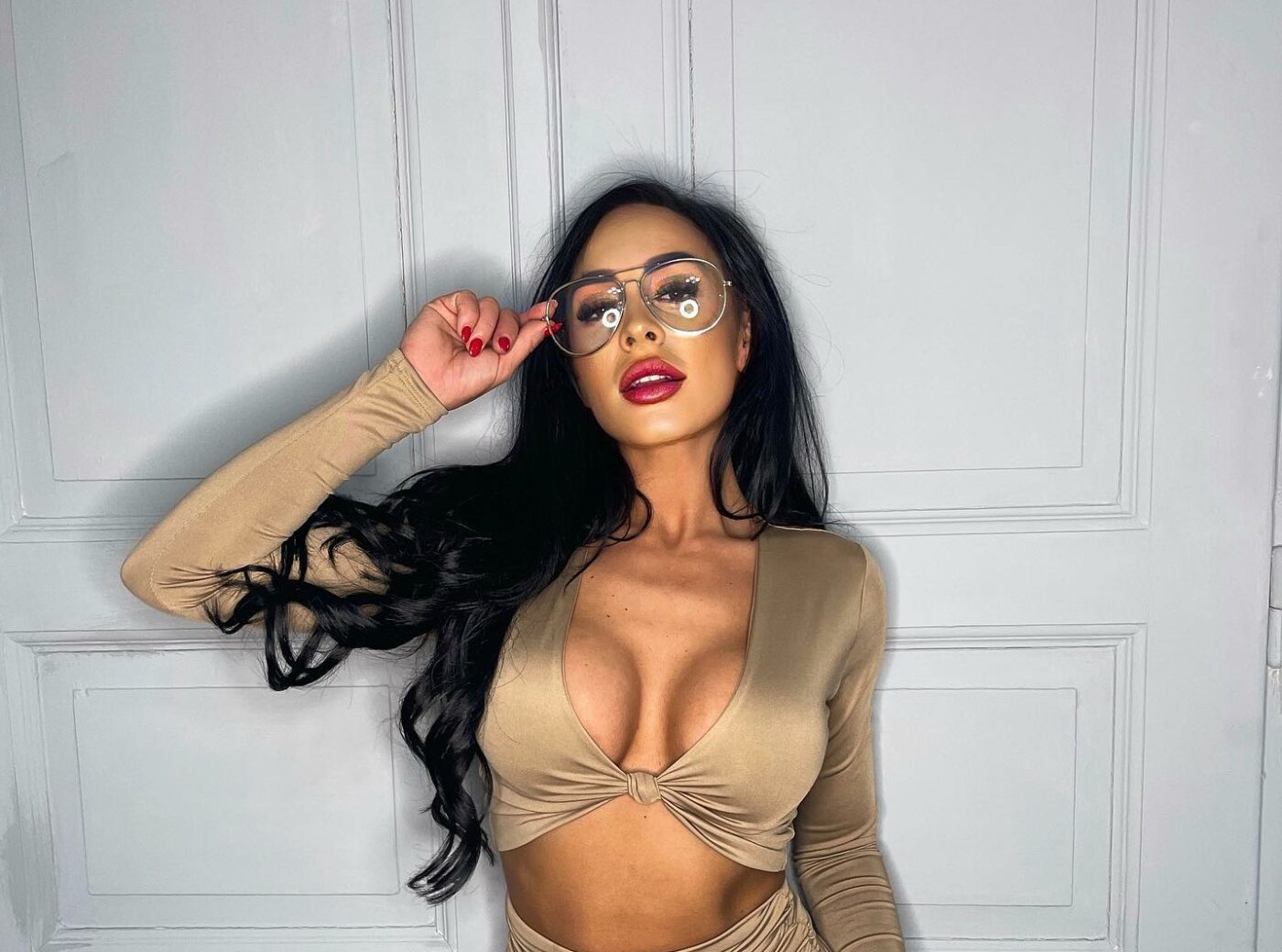 Soția românului trecut pe la Inter și AC Milan, desființată după ce și-a deschis cont de OnlyFans! Cum se apără tânăra. „Și marile vedete fac asta!” | GALERIE FOTO