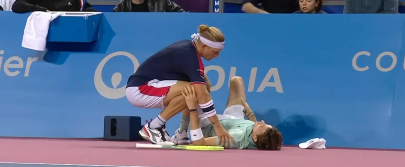 „O să încep să plâng!”. Accidentare șocantă în tenis, după ce jucătorul a căzut și s-a lovit brutal cu capul de teren! Cum a reacționat adversarul său! VIDEO