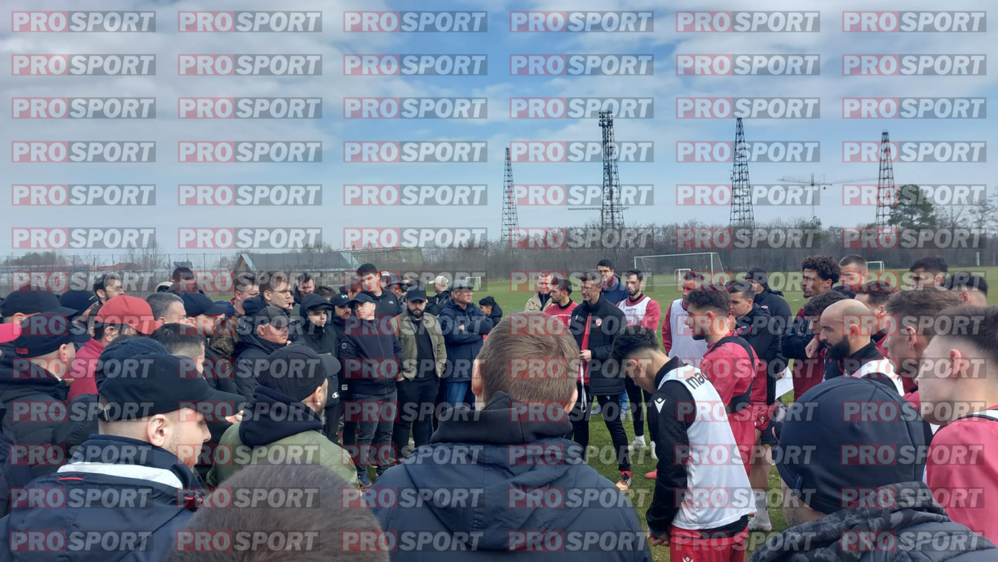 Ziua porților deschise la Săftica. Suporterii au asistat la antrenamentul lui Dinamo și au avut un mesaj pentru jucători: „Aveți meciuri la mâna voastră” | EXCLUSIV FOTO & VIDEO