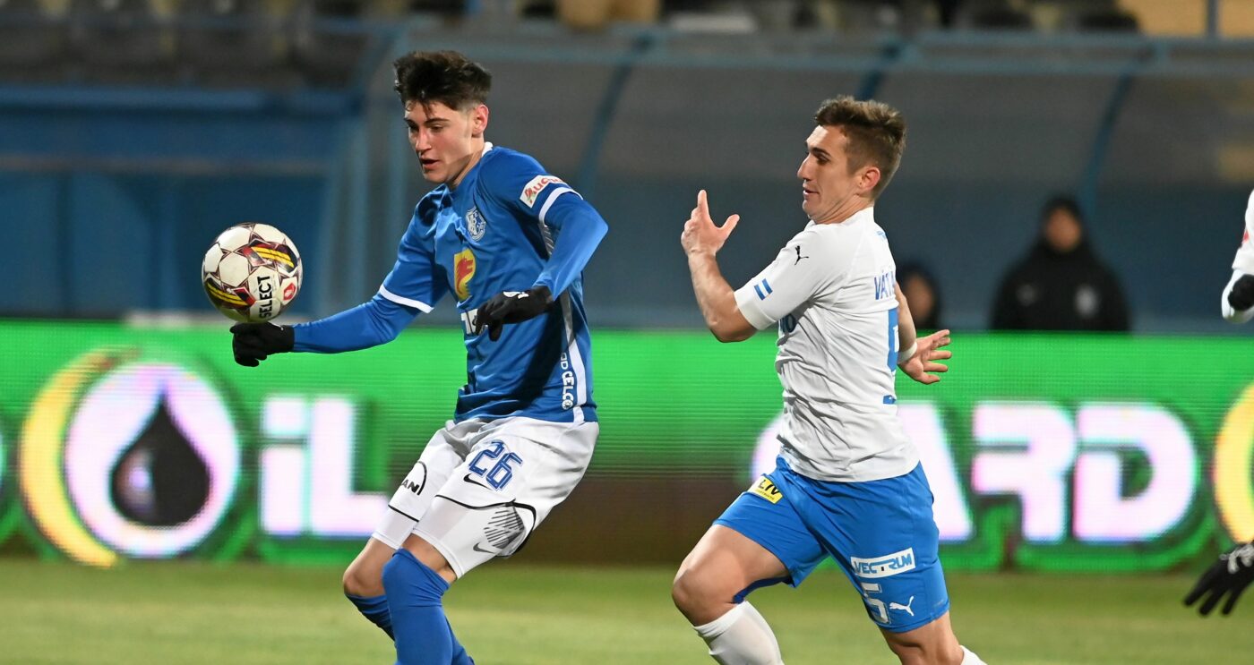 Gică Hagi poate da lovitura deceniului în fotbalul românesc cu transferul lui Adrian Mazilu! Puștiul fenomen de la Farul e „vânat”, la 17 ani, de mari cluburi europene: „Se interesează mulți, are un viitor foarte mare”