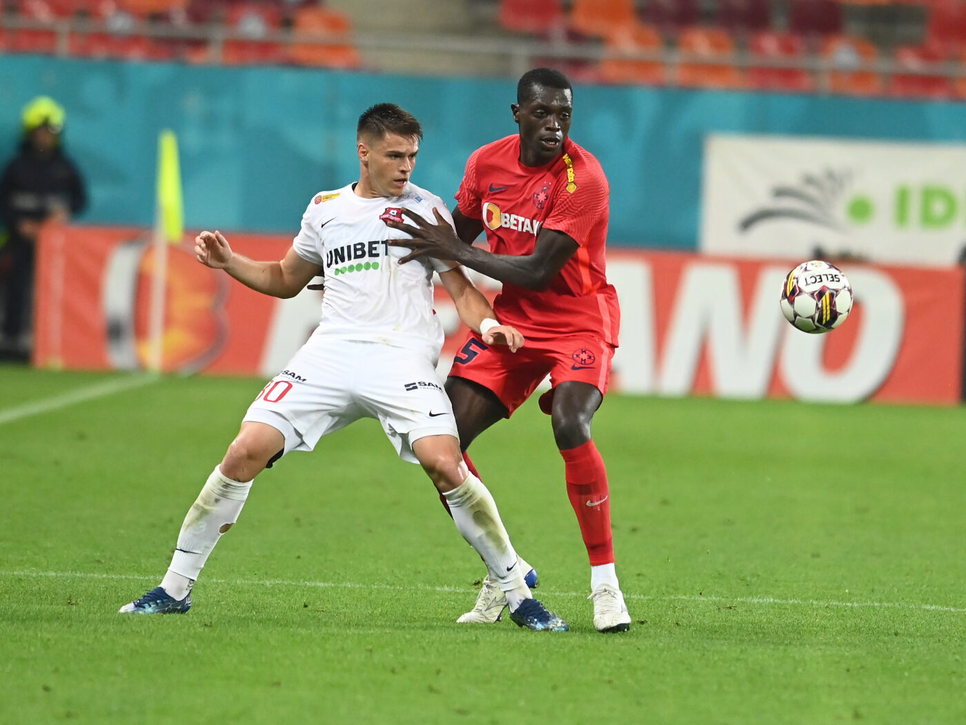 FCSB, pe cale să rateze unul dintre cei mai buni jucători din Superliga! Finanțatorul clubului anunță interesul uriaș: „Este urmărit meci de meci!” | EXCLUSIV