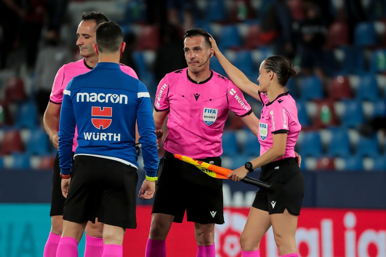 Arbitrul VAR spaniol Estrada Fernandez face acuzații extrem de grave la adresa fostului oficial Negreira și a Barcelonei!