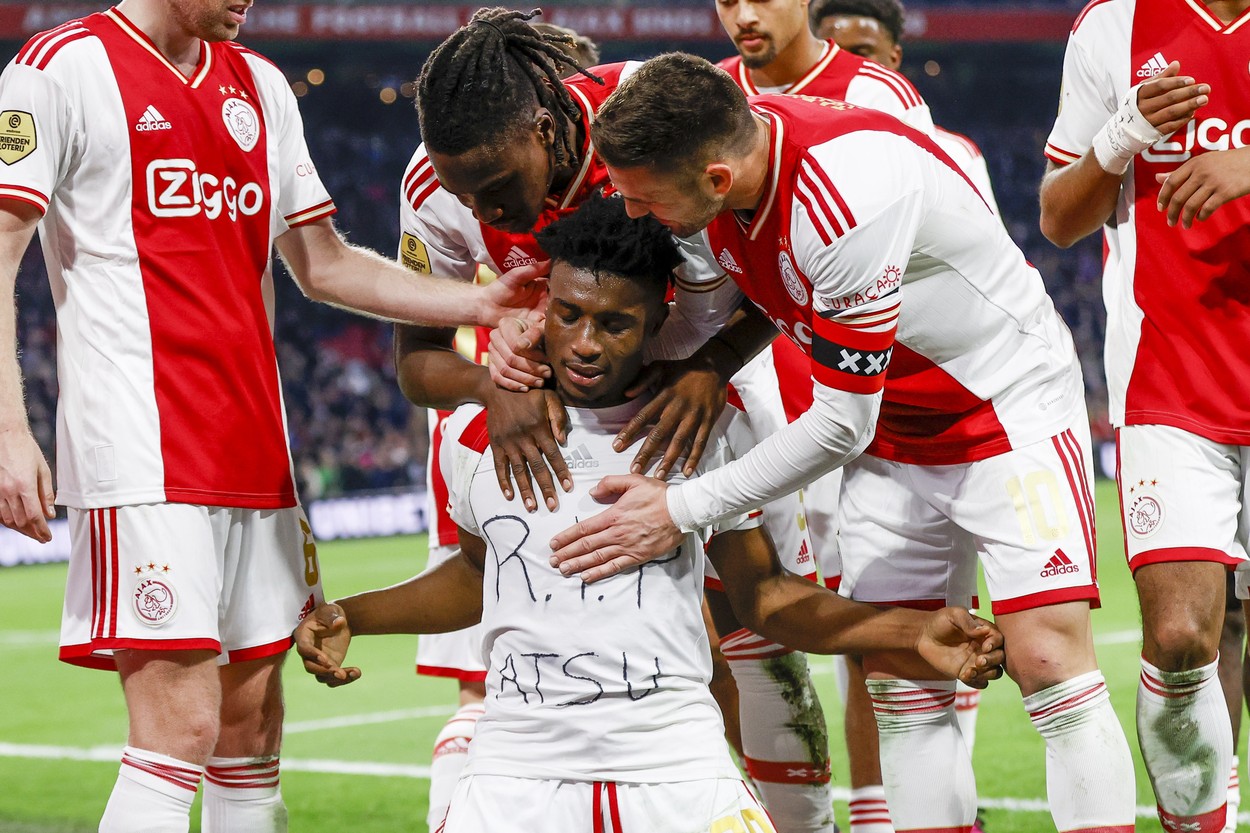 Gest superb, fără precedent, în urma decesului lui Christian Atsu! Ce a făcut arbitrul după ce Mohamed Kudus, conaționalul ghanezului, și-a dat tricoul jos în semn de omagiu