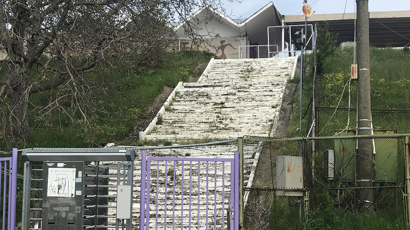 Un an de când s-a închis stadionul ”Dan Păltinișanu”! Nici măcar proiectul tehnic pentru demolare nu e gata și nu se știe când vor intra efectiv buldozerele pe arenă!