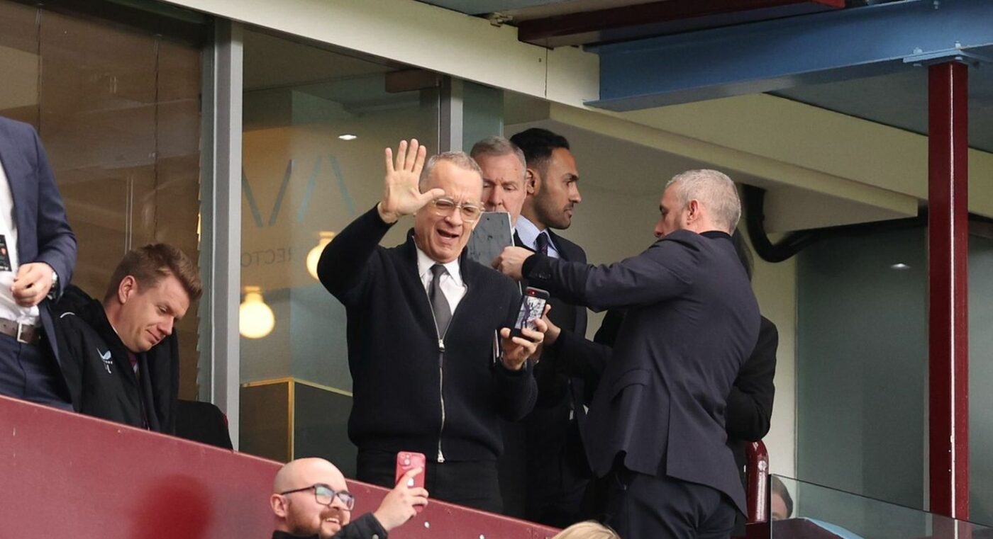 Celebrul actor Tom Hanks, fan înfocat al lui Aston Villa, s-a bucurat ca un copil la meciul cu Arsenal!