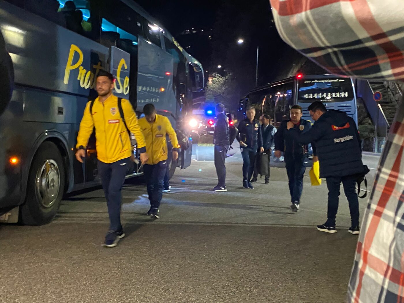 Sosirea naționalei în Andorra, imagini inedite! Tricolorii au făcut 6 ore cu avionul și autocarul | VIDEO & FOTO EXCLUSIV