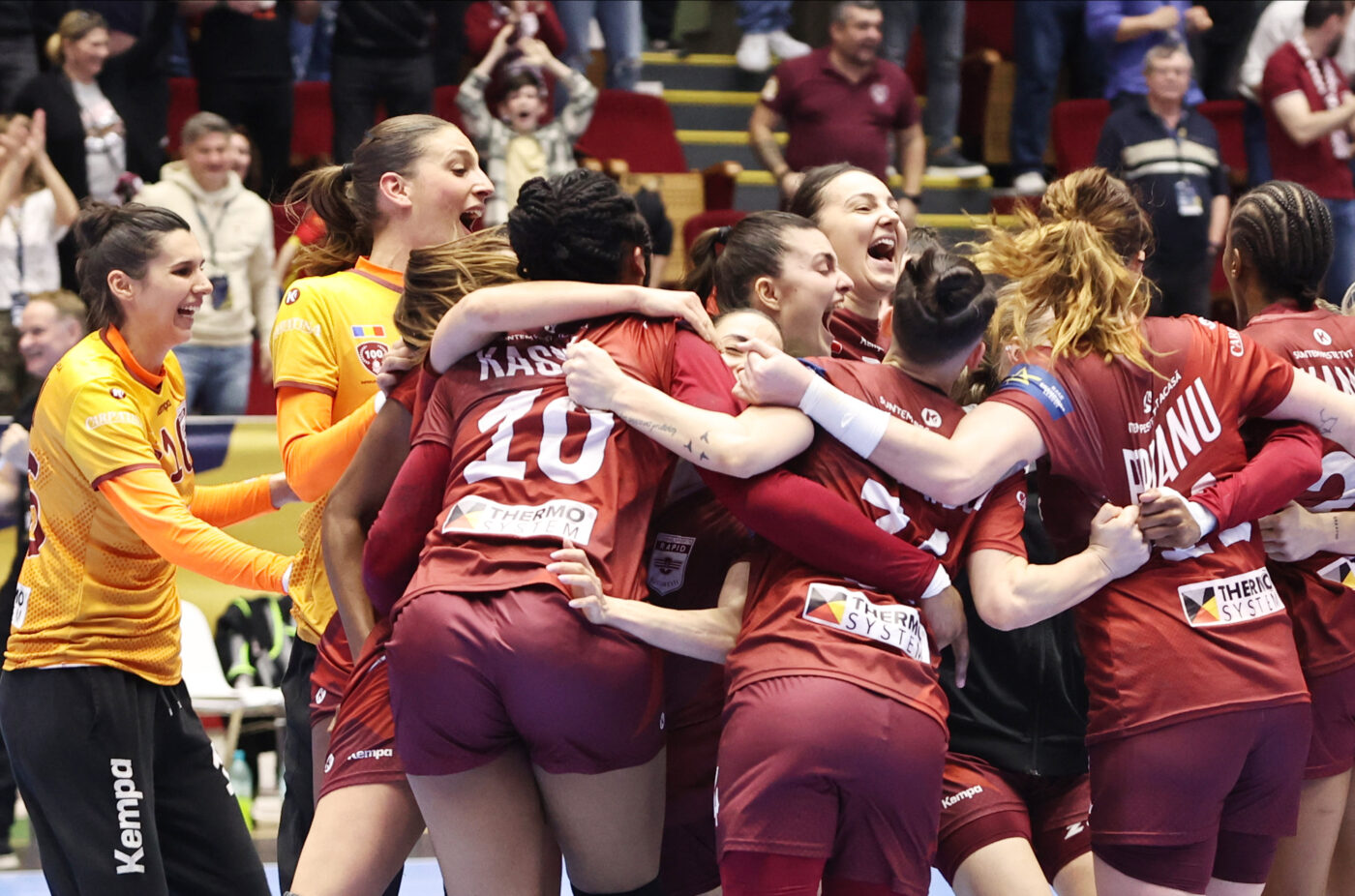 Coincidența care aruncă Rapidul în aer și poate duce la câștigarea Ligii Campionilor la handbal feminin! „Așa s-a întâmplat și la CSM București cu doi ani înainte să luăm trofeul” | EXCLUSIV