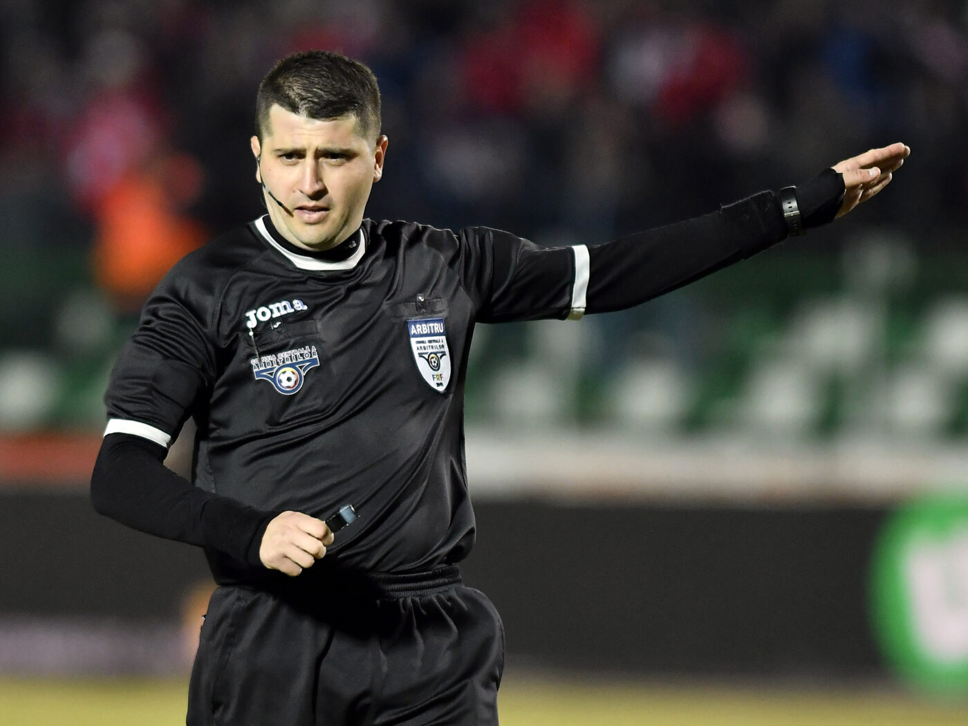 Se cer măsuri dure împotriva lui Andrei Chivulete, arbitrul care a oprit jocul dintre Sepsi și FC U Craiova: „Trebuie să fie sancționați și el și observatorul! Au greșit, au provocat toată situația” | VIDEO EXCLUSIV ProSport Live