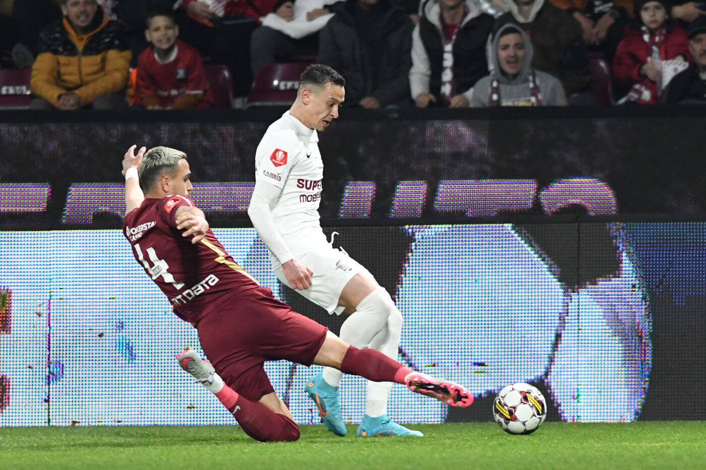 Valentin Costache i-a făcut pe spectatori să râdă, în CFR Cluj – Rapid! Execuția hilară a atacantului giuleștenilor | FOTO