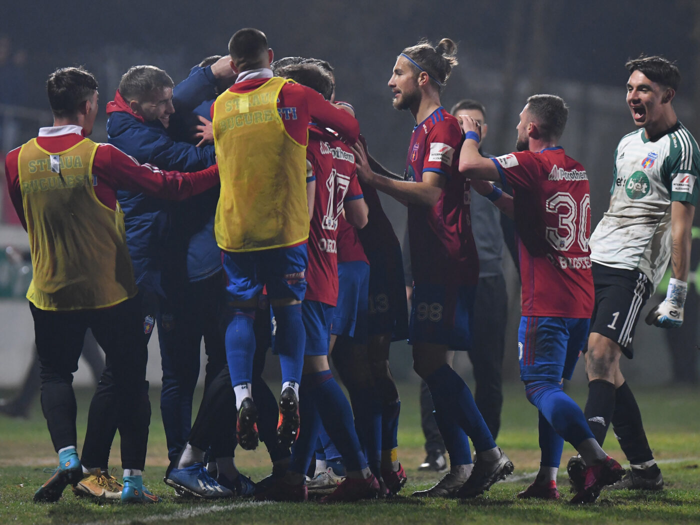 Florin Talpan îi distruge pe fotbaliștii de la CSA Steaua. „Ce jucători profesioniști sunt ăștia? Fumează pe la colțuri!” Acuzațiile grave ale juristului