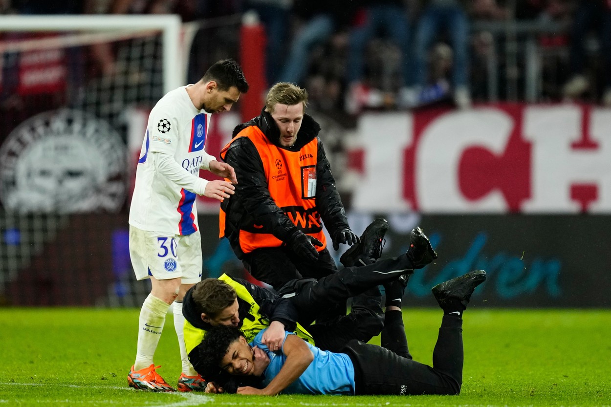 Ce nu s-a văzut la TV, imediat după Bayern – PSG! Lionel Messi, „asaltat” de un fan! Cum a părăsit Kylian Mbappe terenul | FOTO