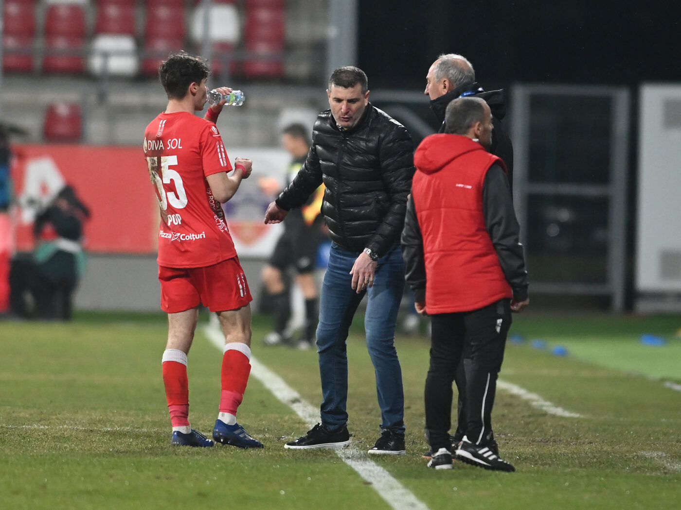 Cum este descris fotbalistul de 17 ani care a făcut un meci mare cu FCSB la Arad: „E un jucător cerebral, are note foarte bune! Vrea să termine liceul, să ia BAC-ul”