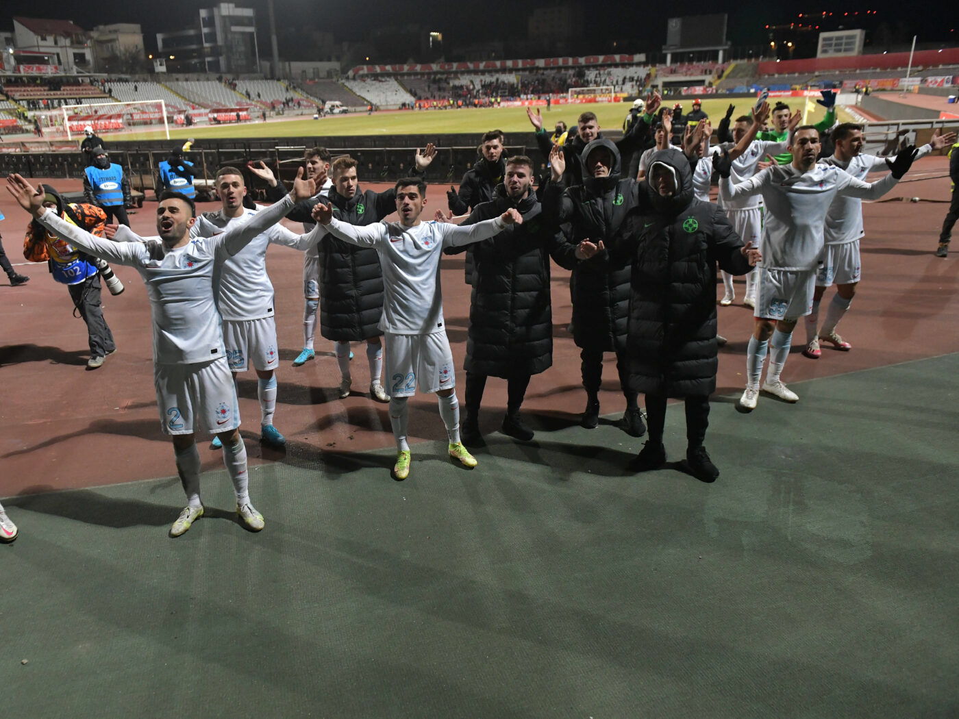 Fotbalistul lui FCSB, gol de talie mondială marcat la antrenamentul „tricolorilor”! Portarul, lipsit de reacție în fața execuției de pe altă planetă | VIDEO