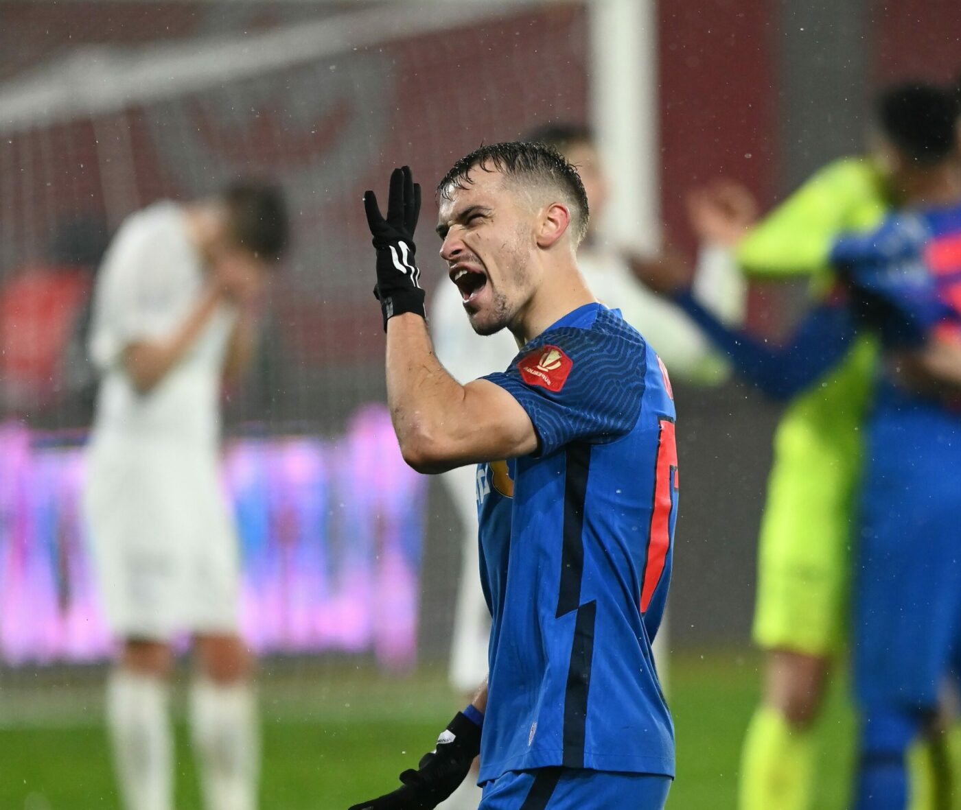 Darius Olaru, distrus de un fost oficial de la FCSB. „Greșește foarte mult, are o problemă psihică!”