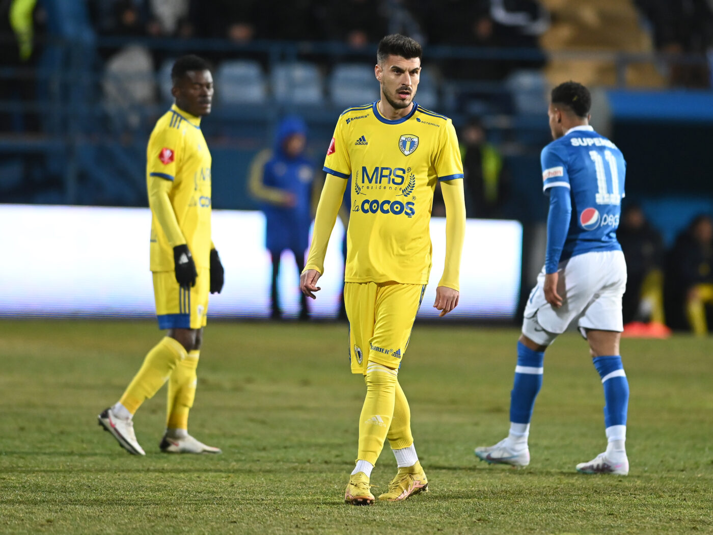 Cosmin Achim, fără scrupule când era vorba de viciile sale! Cum încerca fundașul să facă rost de bani de la fosta iubită. „Totul a fost doar o invenție!” Imaginea cu fotbalistulul din Superliga a devenit virală | FOTO