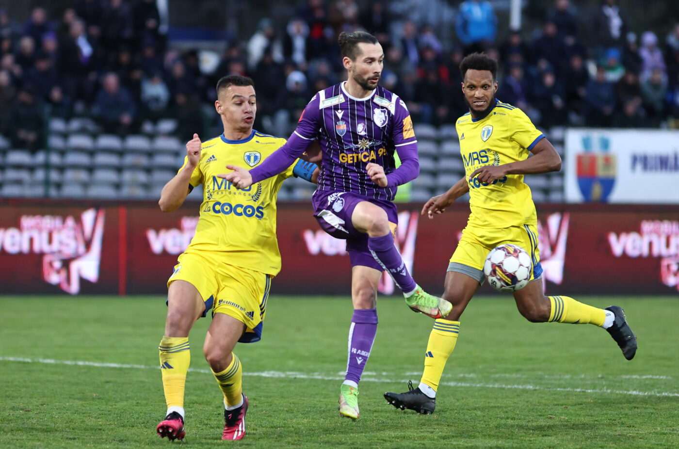 FC Argeș – Petrolul, Chindia – Voluntari, UTA – FC U Craiova, Live Video Online, de la ora 20:00. Lupta pentru evitarea retrogradării este pe muchie de cuțit