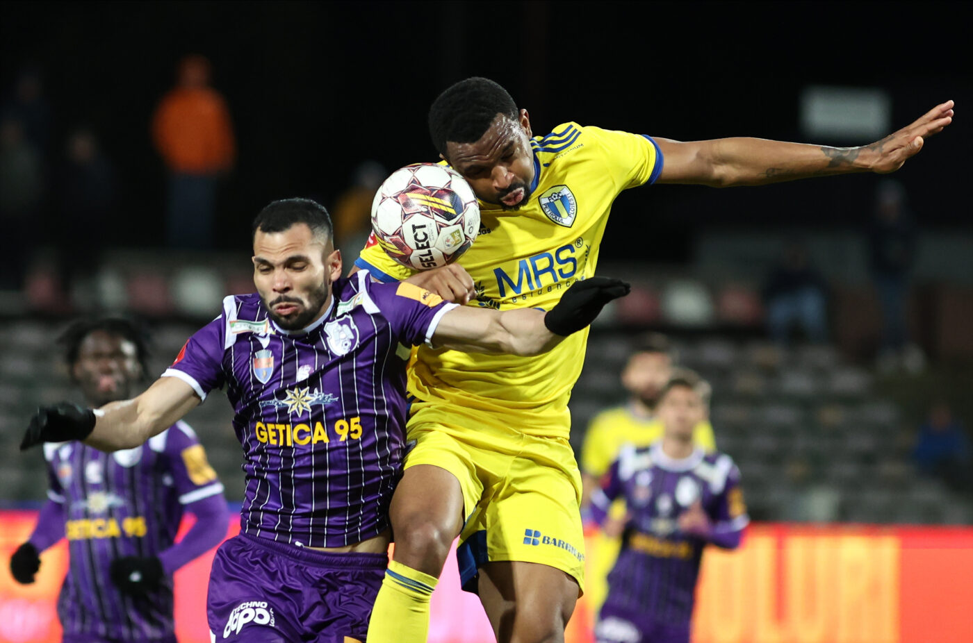 Dezvăluiri despre haosul care a cuprins un club din Superliga: „L-au adus pe Messi al antrenorilor și și-au bătut joc de noi! Au fost într-o vacanță continuă!” | EXCLUSIV