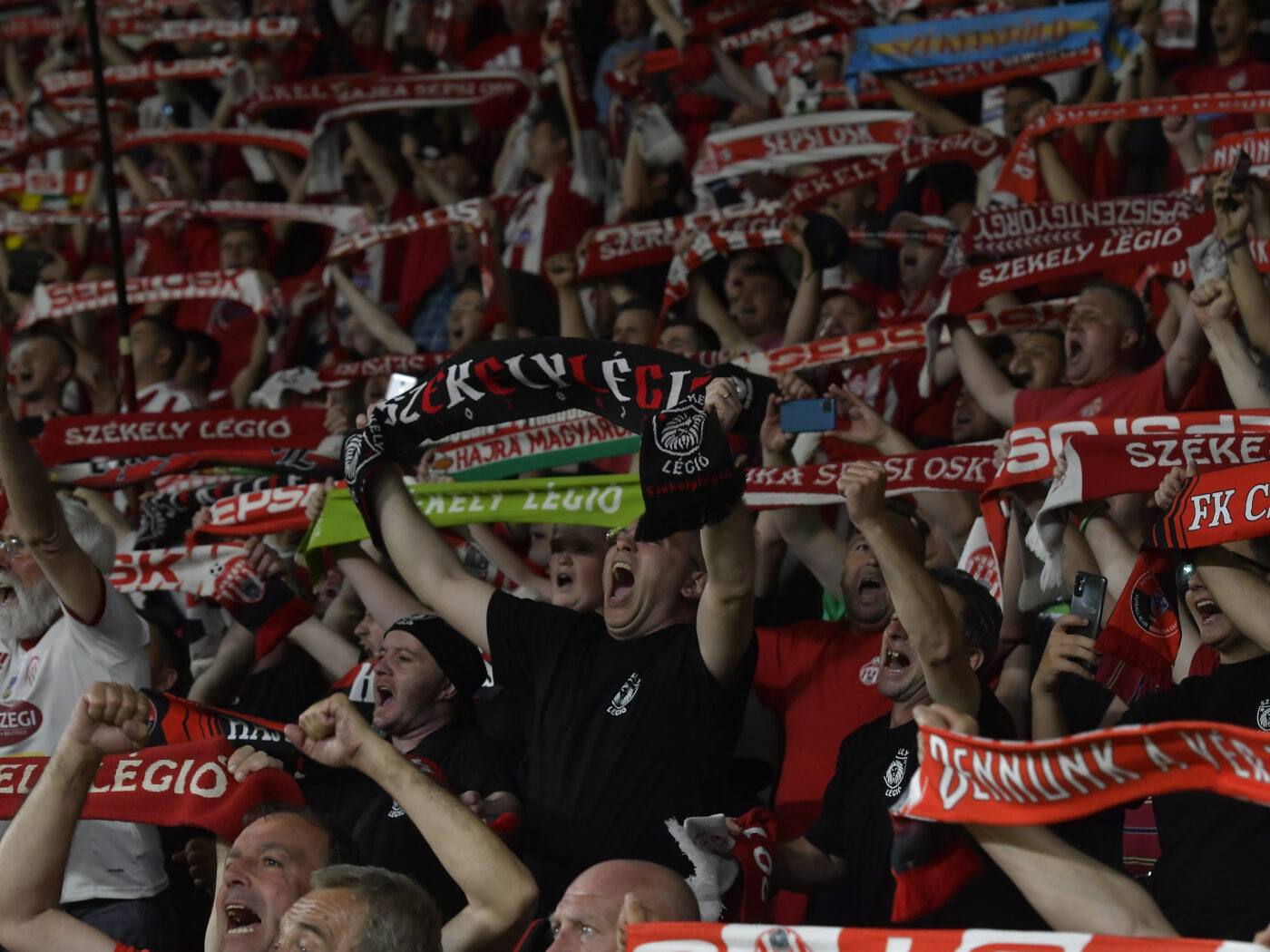 FC U Craiova, primire ostilă la Sfântu Gheorghe! Cum au reacționat suporterii lui Sepsi OSK când au intrat oltenii pe teren | VIDEO