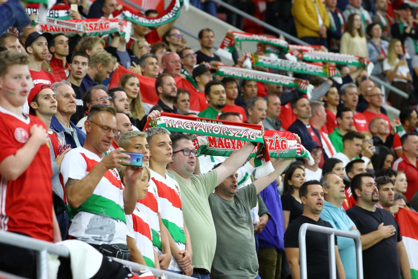 Imagini halucinante de pe Puskas Arena din Budapesta: maghiarii au afișat steagul Ungariei Mari în amicalul cu Estonia, așa cum au anunțat