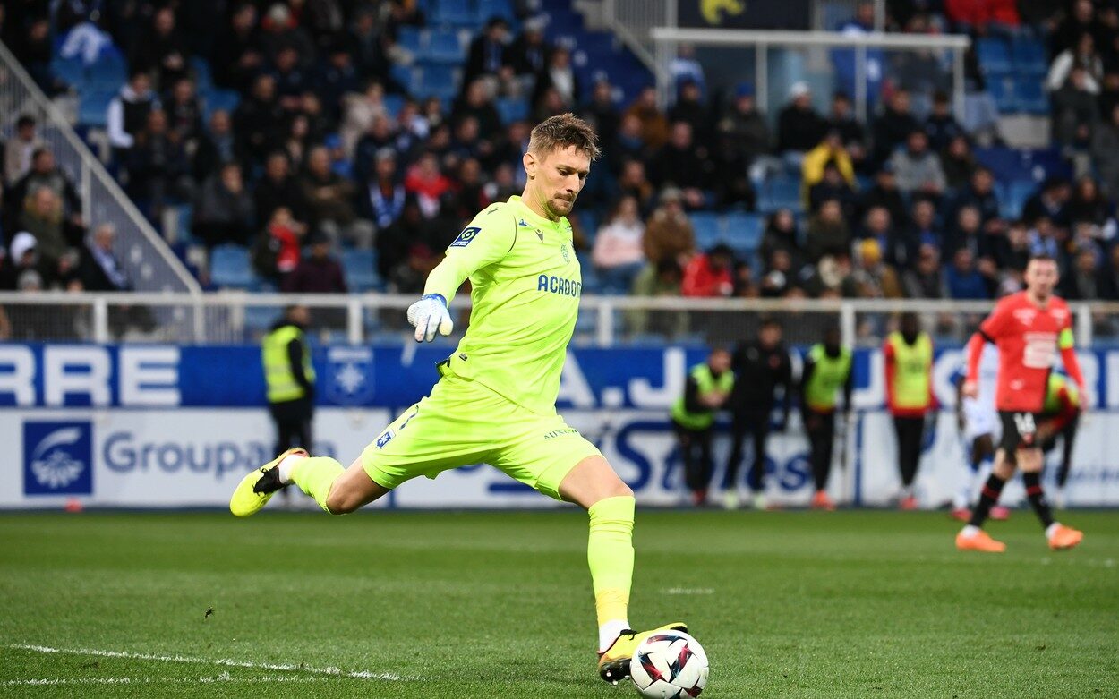 Ionuț Radu a ajuns la Auxerre când echipa se afla pe loc de retrogradare. Sursă foto: Profimedia