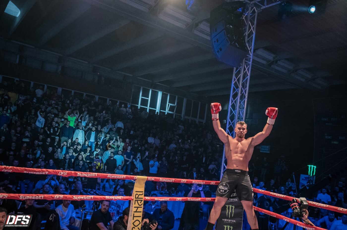 „Mister KO” din Japonia! Ștefan Lătescu a câștigat al doilea meci prin KO în K1 World Grand Prix Japan! L-a învins pe japonezul Seiya Tanigawa. Urmează lupta pentru titlul mondial