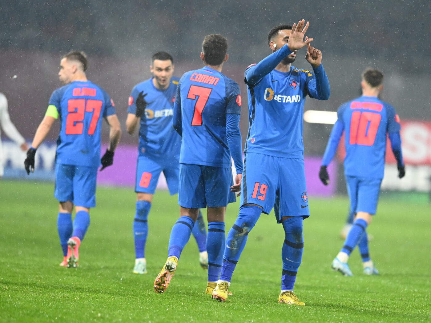 Billel Omrani trage tare pentru a putea juca în prima etapă din play-off, după accidentarea suferită în meciul cu Petrolul! FOTO