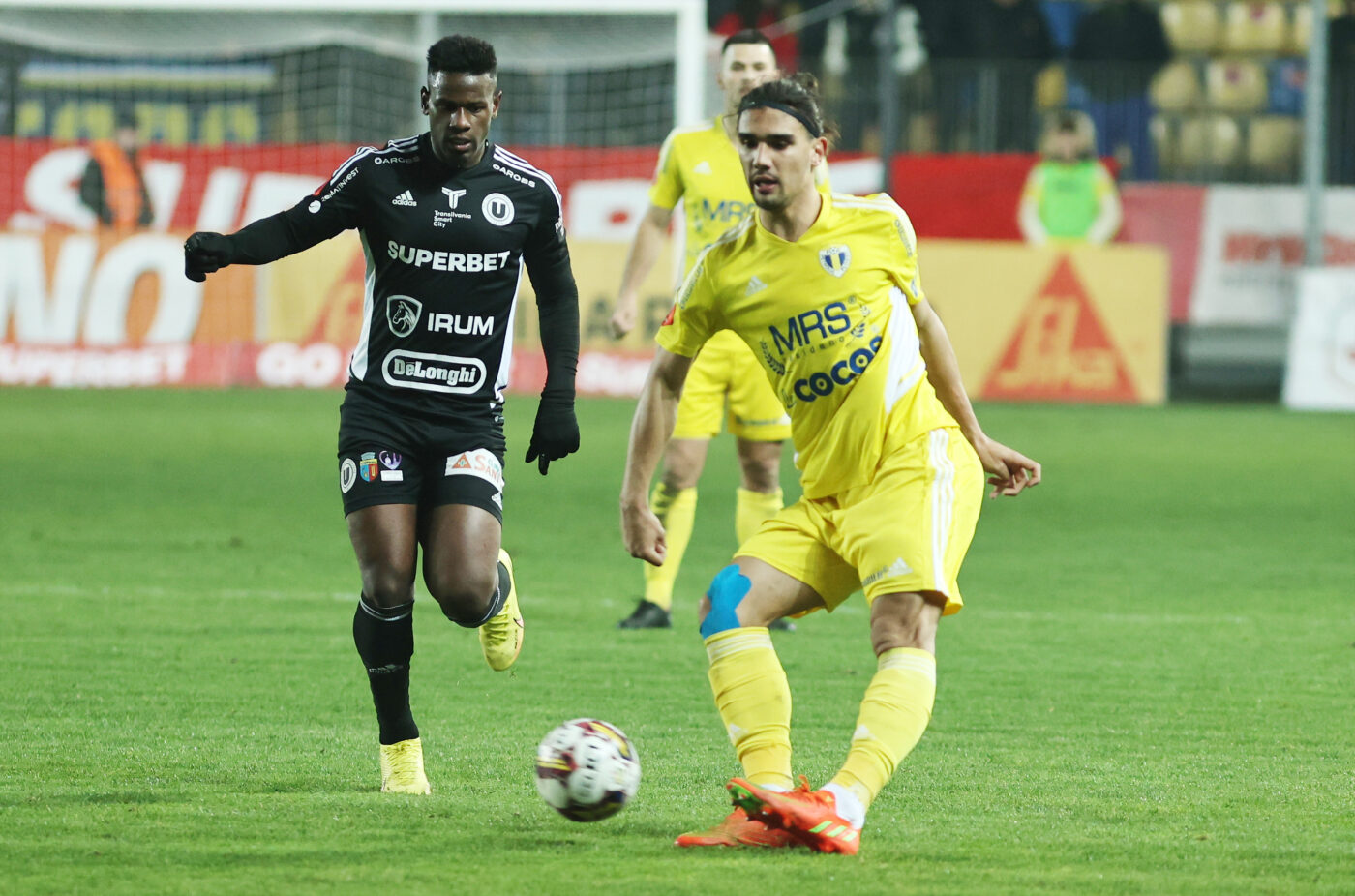 Cel mai bun marcator al celor de la „U” Cluj, aproape de a semna cu Rapid. „Am avut discuții cu clubul” Cum descrie derby-ul cu CFR și care este legătura neștiută cu un fost fotbalist de la Dinamo care a picat testul anti-doping | EXCLUSIV