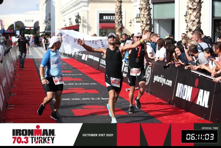 El e hairstylistul care a terminat 8 curse de Half Ironman: „Am fost singurul român din competiție”