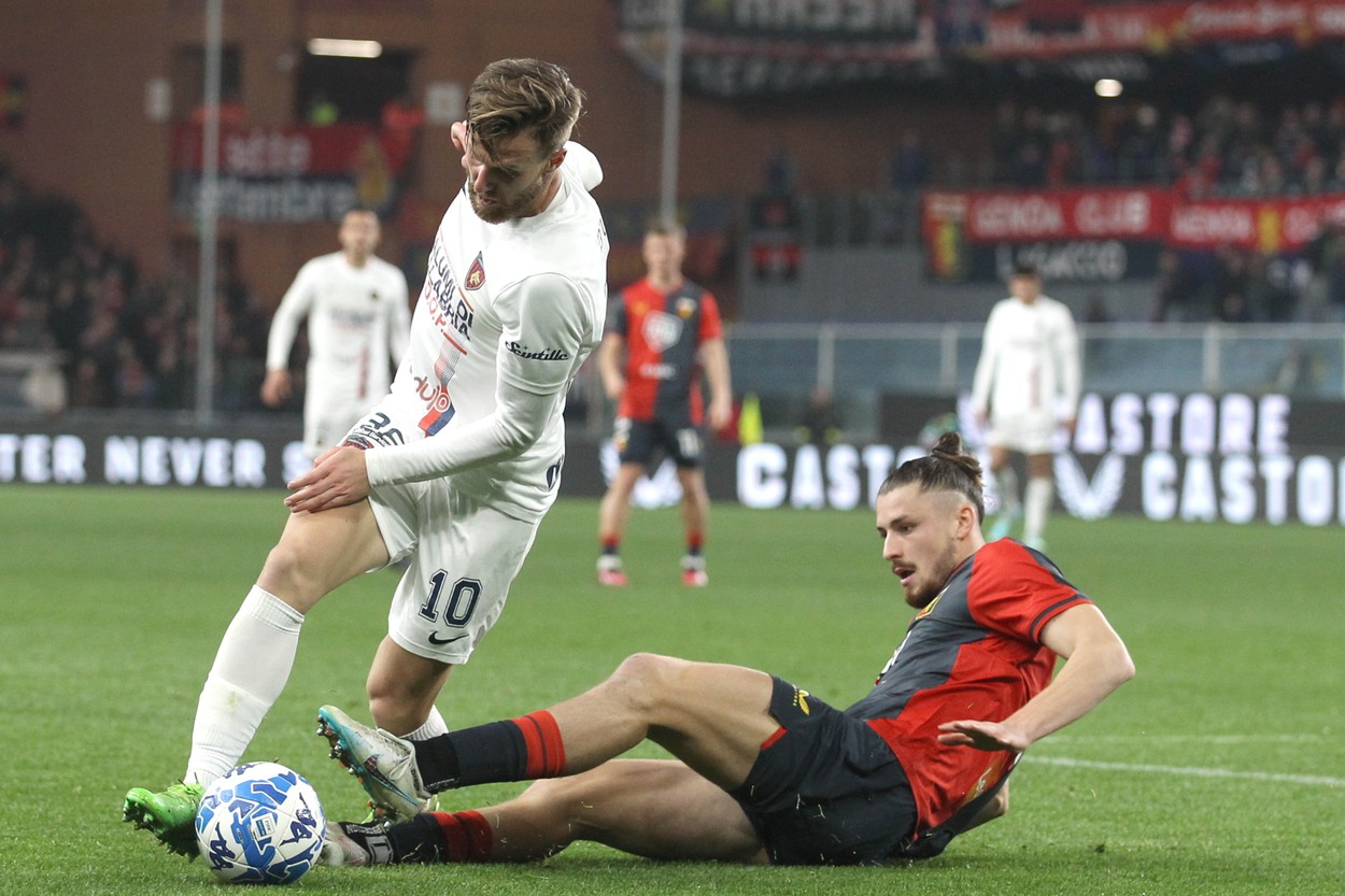 Radu Drăgușin, în atenția celebrei publicații Goal după ce a marcat de 3 ori în ultimele 4 meciuri pentru Genoa: „Orice lovitură de cap a lui pare fatală!”