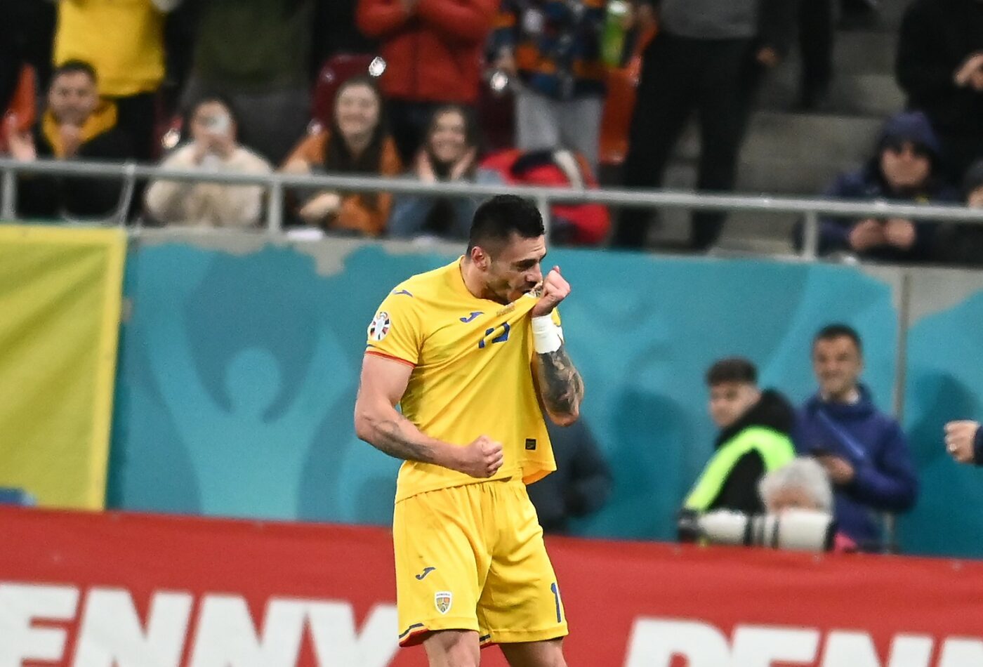 EDITORIAL DE GABRIEL BERCEANU | Ce recomandă România la EURO 2024. Bilete de avion pentru Germania ori telecomanda?