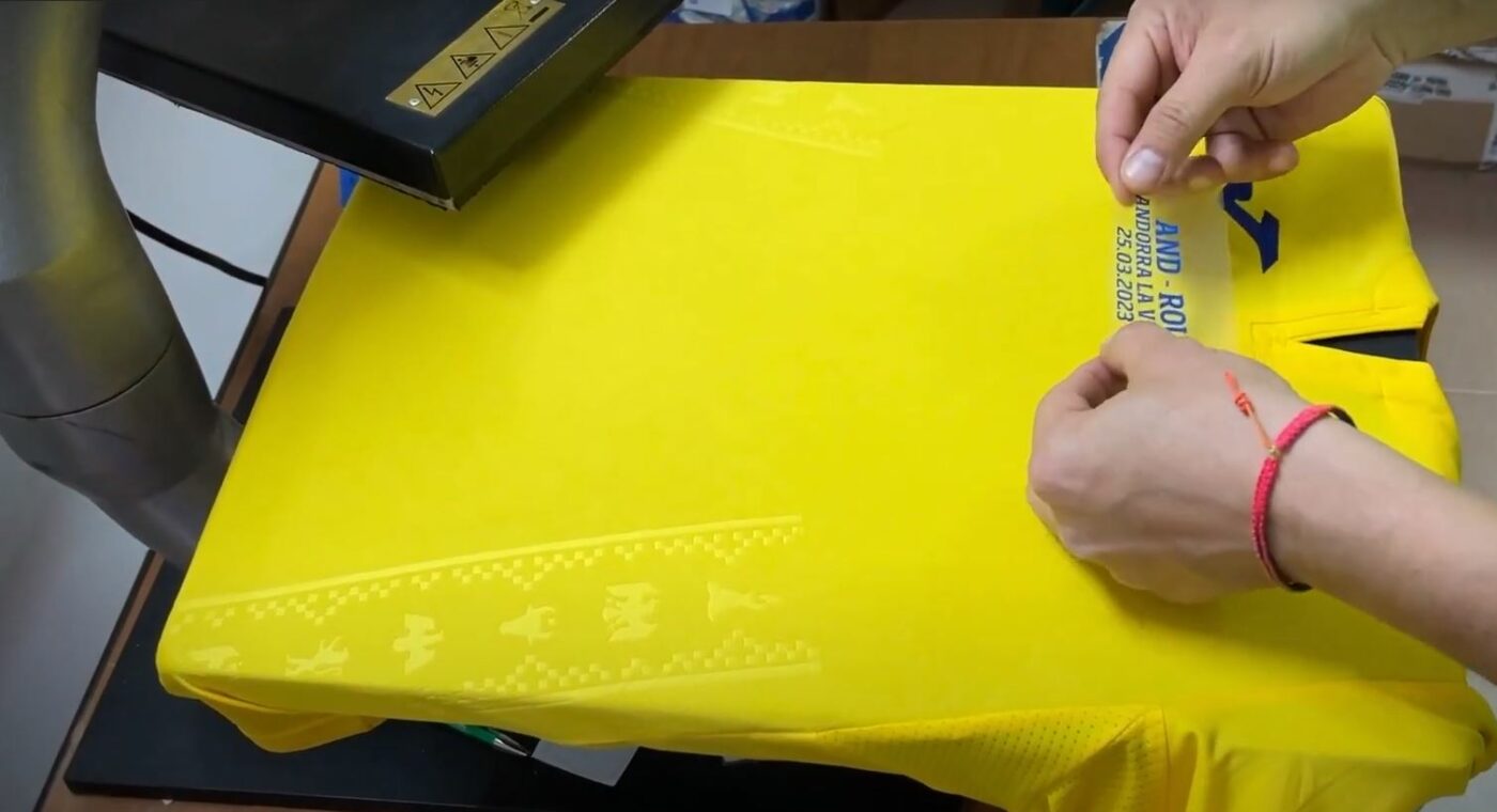Schimbare surprinzătoare la echipamentele de joc ale naționalei României! Numerele de pe spate vor fi inscripționate cu un font nou: „Un simbol al iubirii infinite”