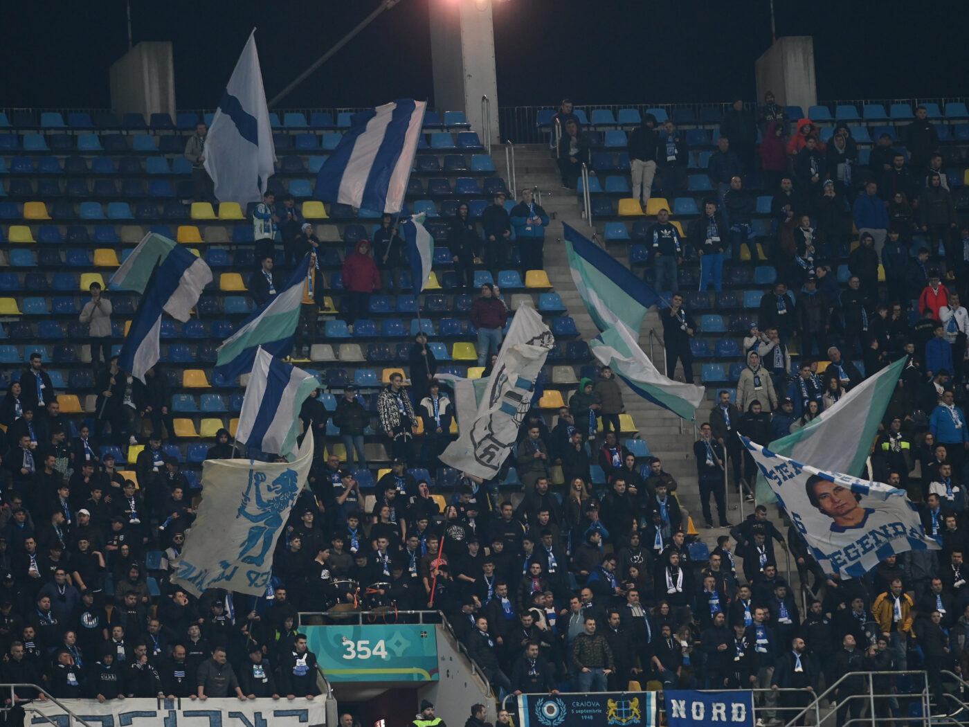 Șoc pe Arena Națională! Fostul antrenor al Universității Craiova a ajuns „lider de galerie” la meciul cu FCSB. Cum a fost surprins pe Arena Națională | SPECIAL