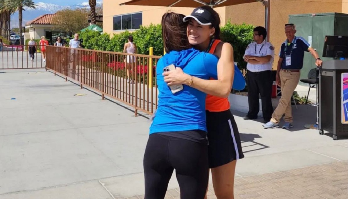Sorana Cîrstea, surprinsă într-o ipostază neașteptată după calificarea în sferturi la Indian Wells! Cu cine s-a îmbrățișat în afara arenei | FOTO