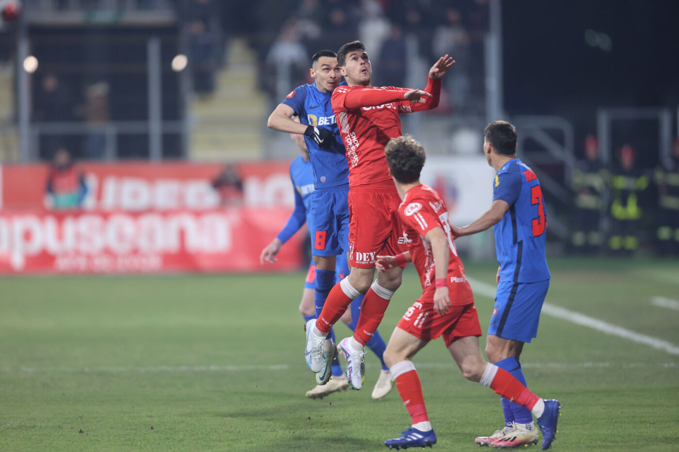 UTA Arad – FCSB 3-1, în etapa 29 din Superliga. Șoc la Arad! Vicecampioana, bătută de echipa de pe penultimul loc! Echipa roș-albastră pierde contactul cu liderul Farul