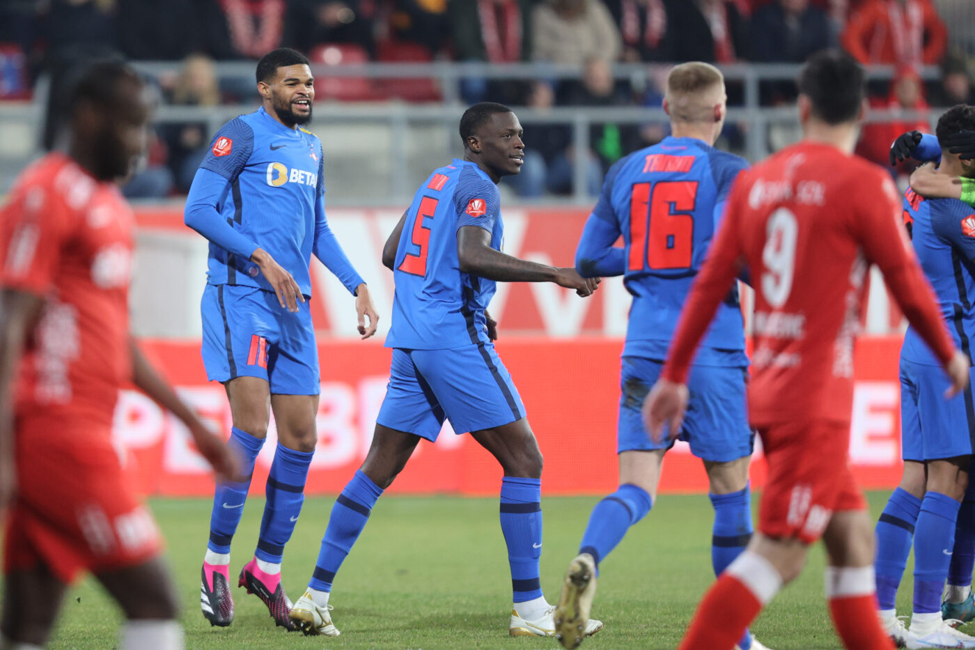 Cât de mult a contat înlocuirea lui Malcom Edjouma în UTA – FCSB: „Odată cu nenorocirea de la pauză, jocul s-a terminat!” | VIDEO EXCLUSIV ProSport Live