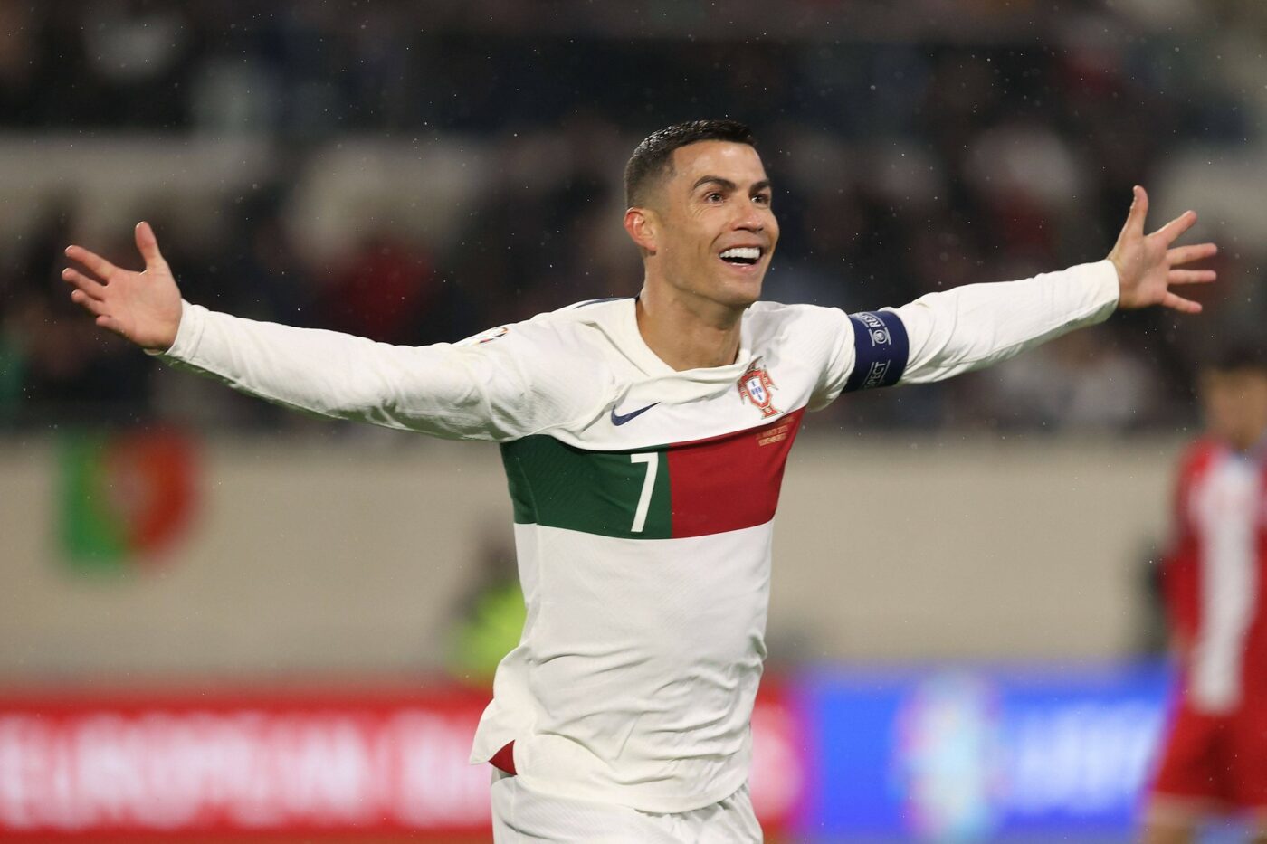 Un fan al lui Al Nassr a intrat pe teren în timpul duelului Luxemburg – Portugalia și s-a dus glonț la Cristiano Ronaldo! Reacția lui CR7 a devenit virală pe rețelele de socializare