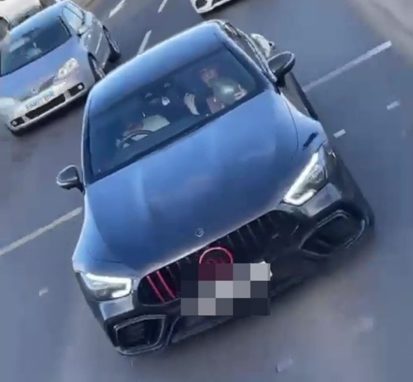 Brandon Williams, de la Manchester United, surprins în timp ce se presupune că se droghează. Sursa foto: The Sun