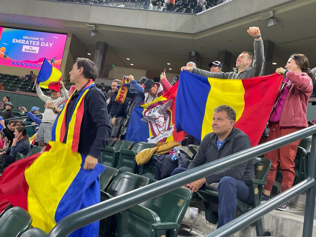 CORESPONDENȚĂ SPECIALĂ DE LA INDIAN WELLS | „Rupe-i fâșul”, strigarea care a impresionat-o pe Sorana Cîrstea la românii din tribune | GALERIE FOTO