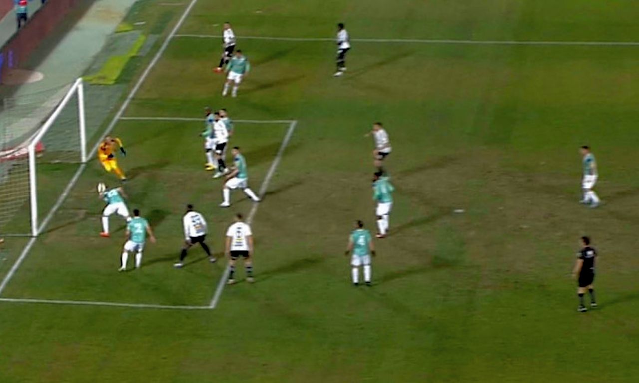 De ce nu s-a acordat penalty la hențul evident al lui Marius Constantin, la Universitatea Cluj – FC Argeș. Explicațiile lui Vassaras | VIDEO