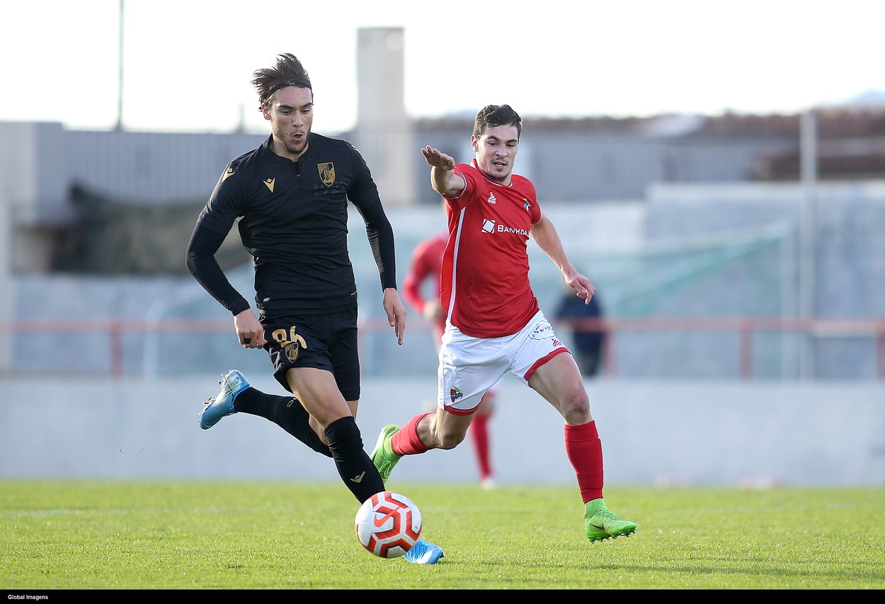 Caz unic în fotbalul mondial: un fotbalist din Spania a făcut stop cardiac pe teren și a cerut să continue meciul în timp ce medicii îl urcau în ambulanță | VIDEO