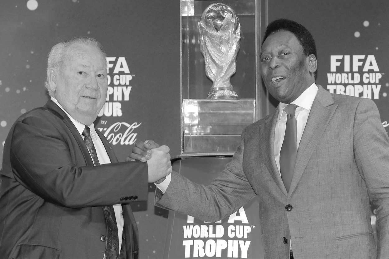 Just Fontaine a murit! Unul dintre cei mai mari atacanți ai tuturor timpurilor a încetat din viață la 89 de ani. Recordul stabilit de francez la ediția din 1958 a Campionatului Mondial încă nu a fost doborât