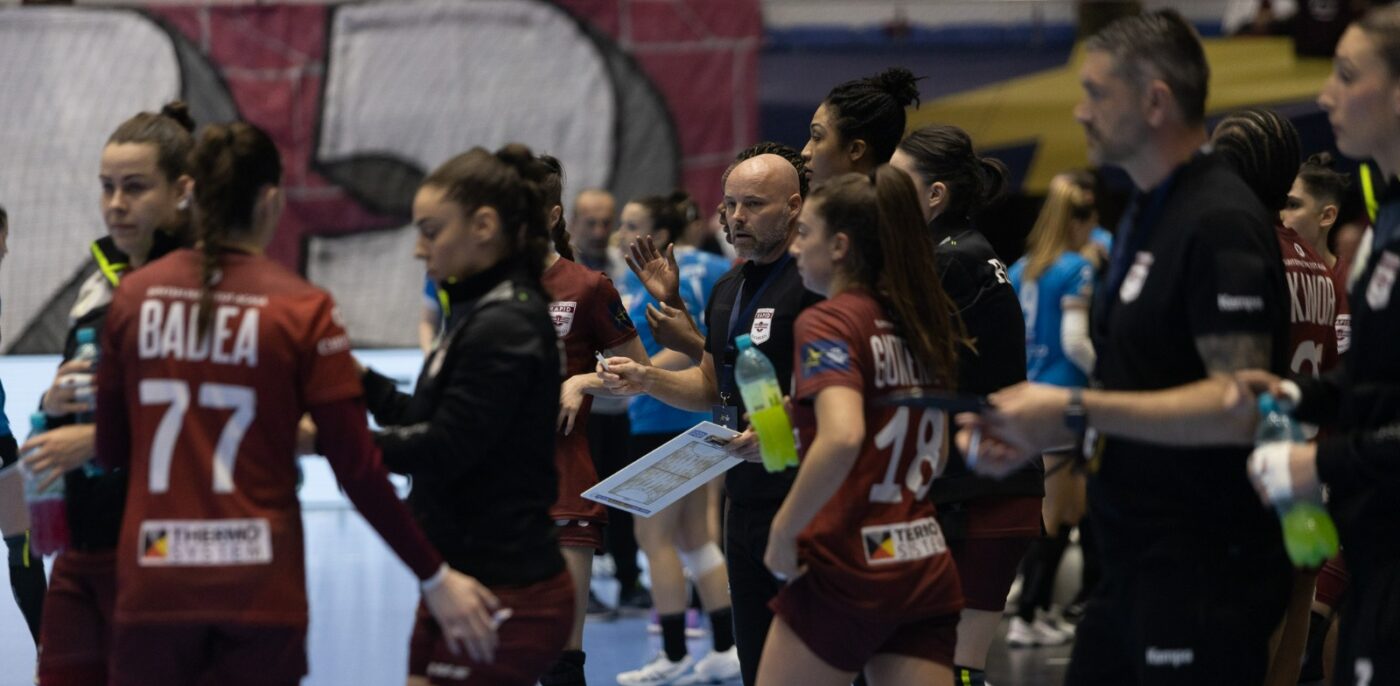 Jucătoarele de la Rapid și-au făcut fericit antrenorul după calificarea în sferturile Ligii Campionilor la handbal feminin! Ce a spus Kim Rasmussen, după meciul contra lui Krim: „Sunt mândru de ele!”