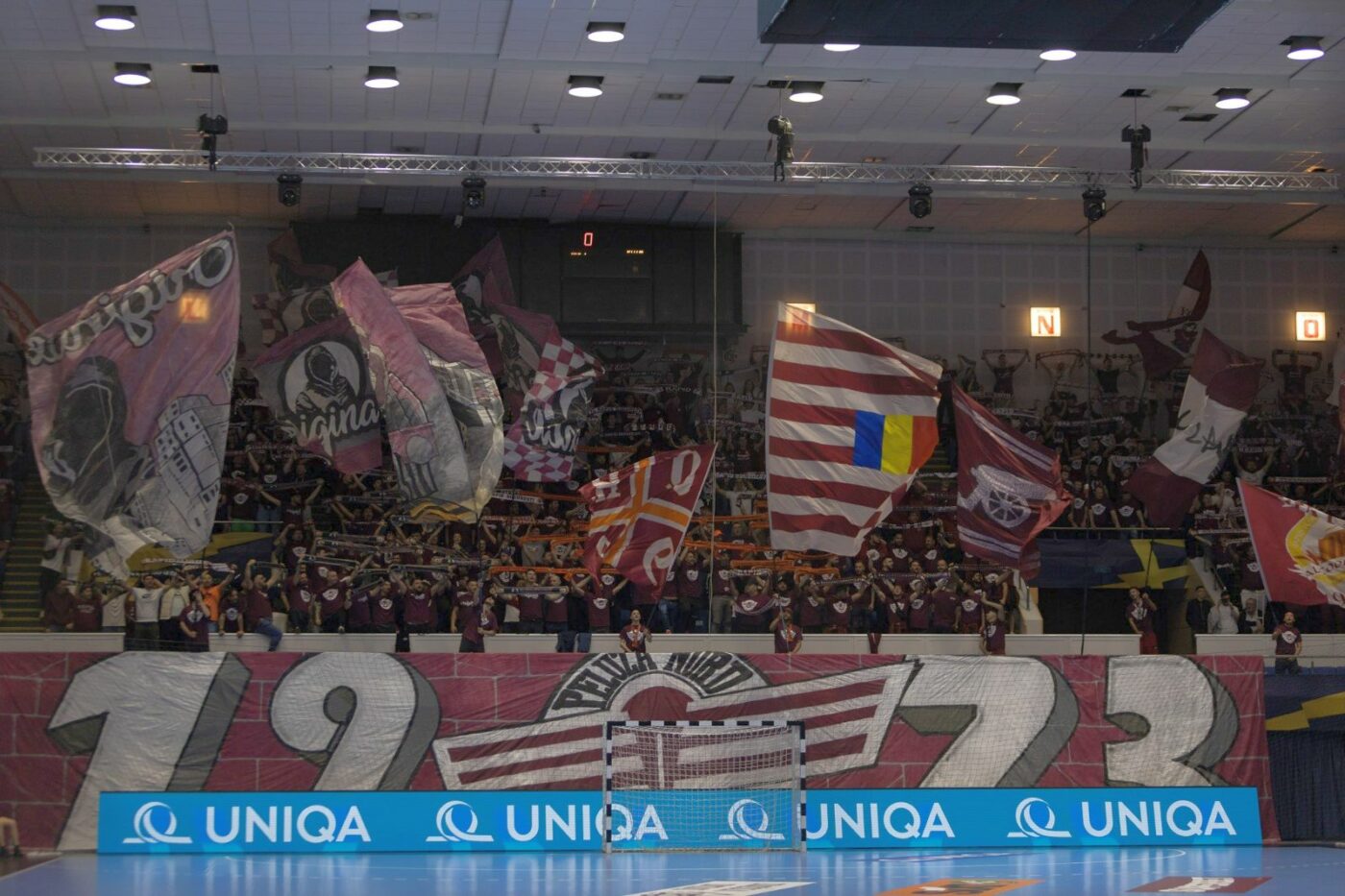 Galeria din Giulești, atmosferă senzațională la meciul dintre Rapid și Krim din Liga Campionilor la handbal feminin | FOTO & VIDEO